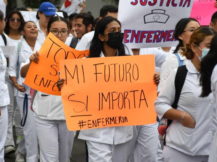 Personal de Salud bloquea centro de Xalapa en protesta (+video)