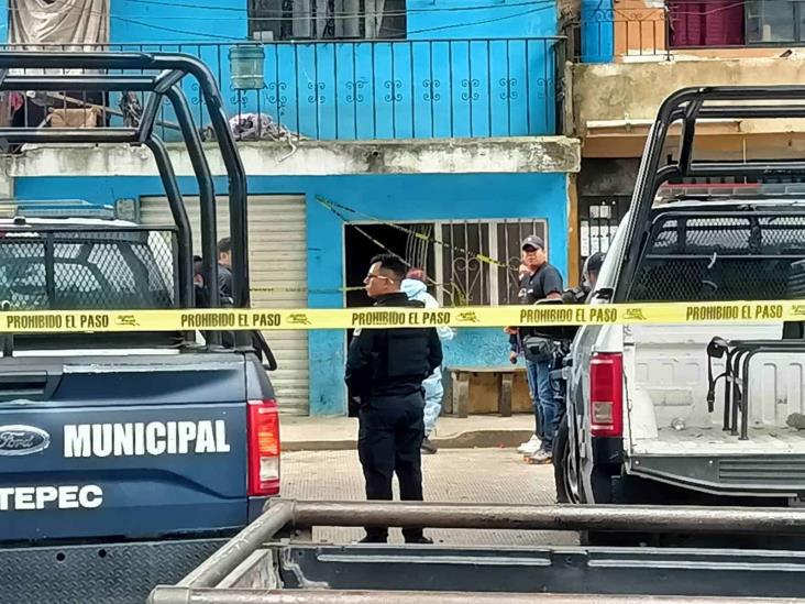 ¡Hasta le echaron cal! Hallan cuerpo en descomposición en vivienda de Coatepec