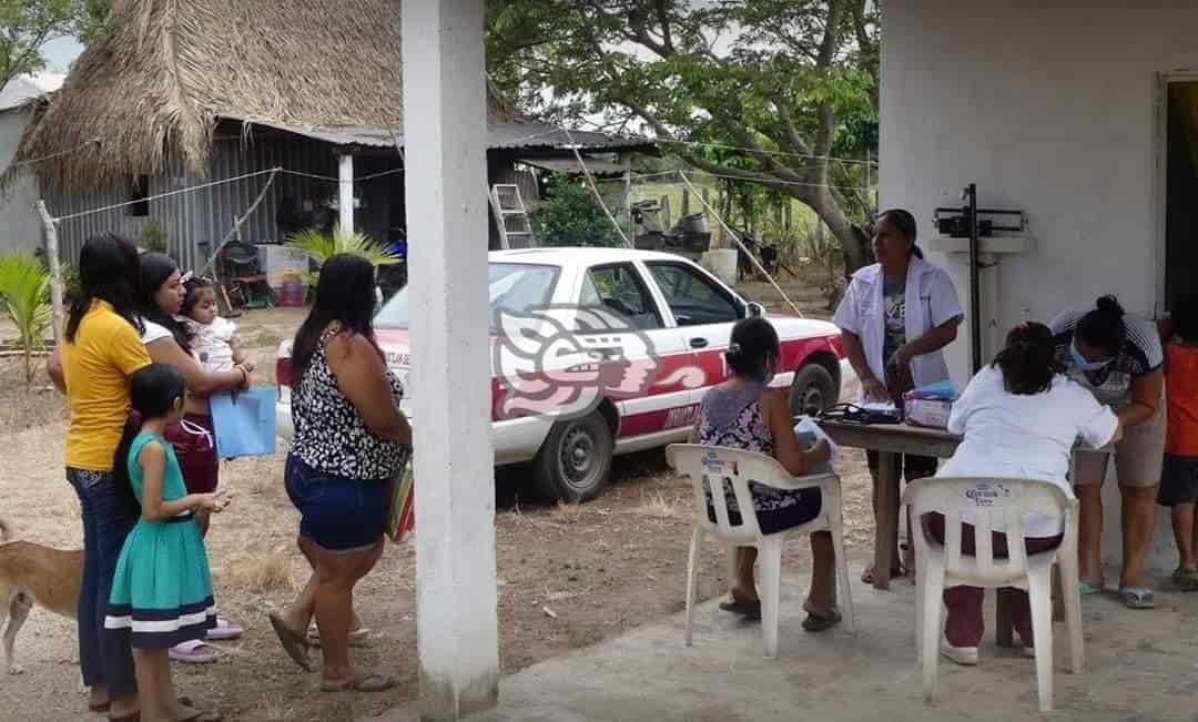 Llevaron brigada de salud a ejido de Ixhuatlán del Sureste