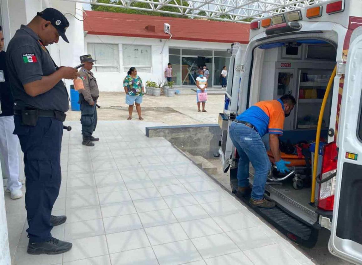 ¡Vive de milagro! joven sufre descarga eléctrica y severa caída mientras trabajaba en Las Choapas