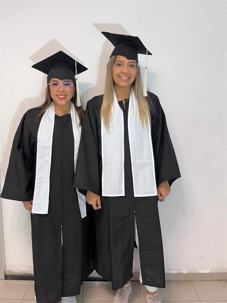 Karina León y Nataly Paz culminan estudios en Cosmetología y Cosmiatría 