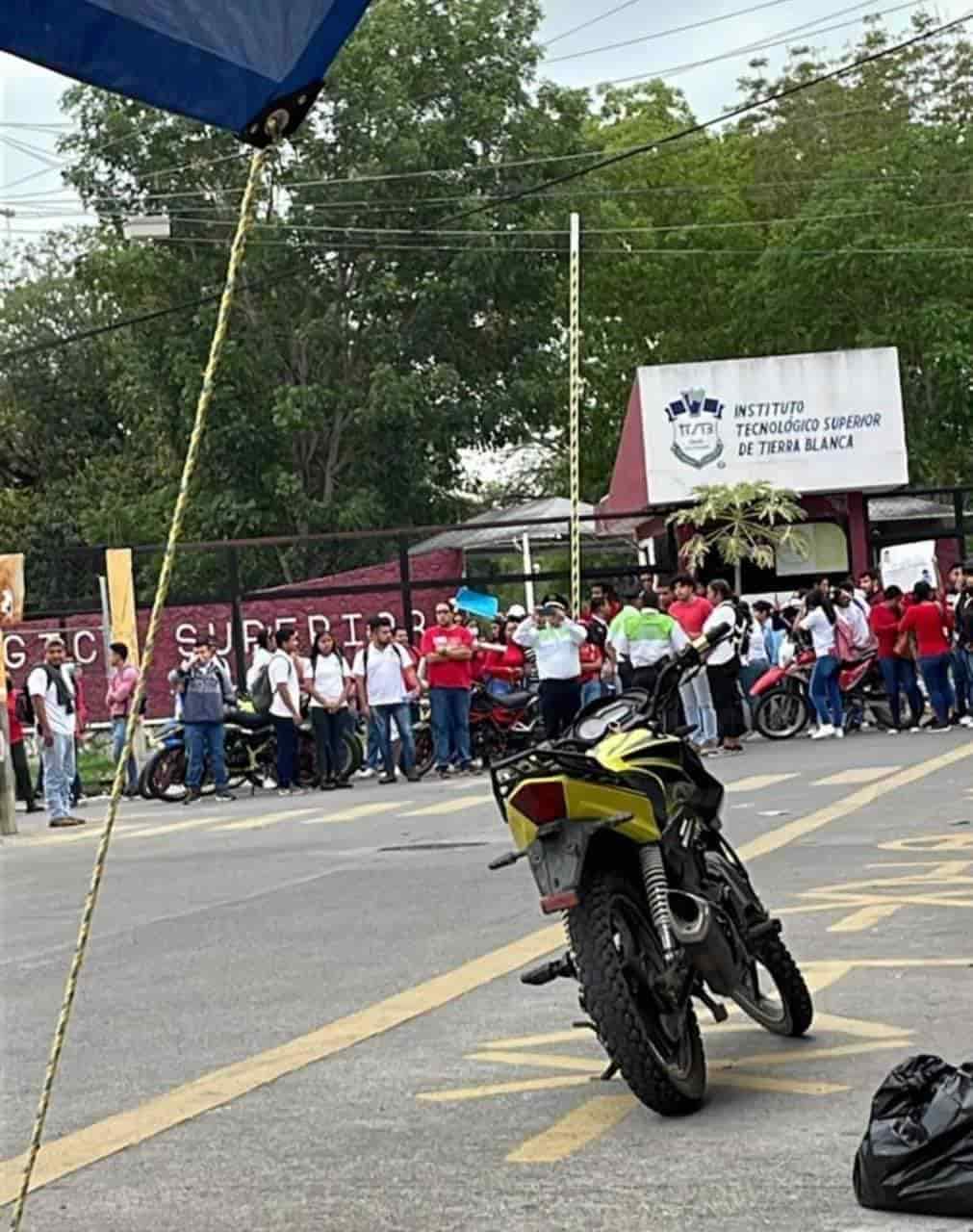 Toman instalaciones del Tecnológico de Tierra Blanca