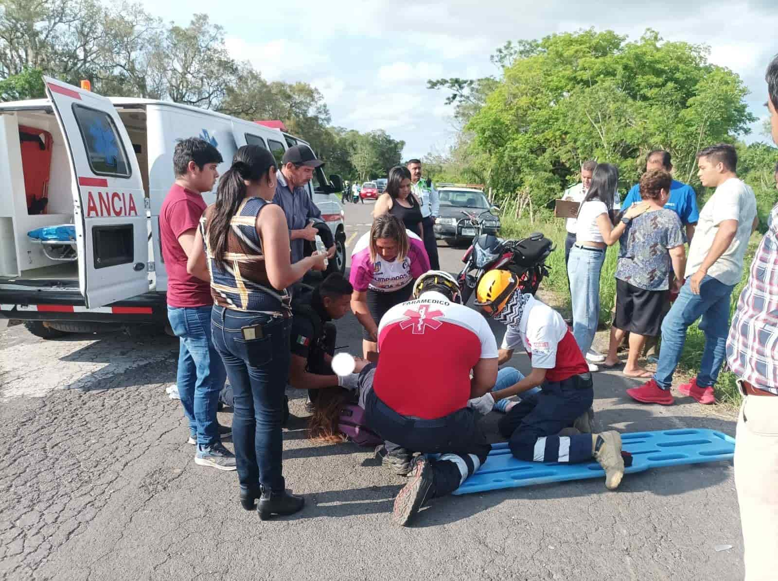 Mujer resulta herida en accidente de motocicleta en la Colipa-Misantla