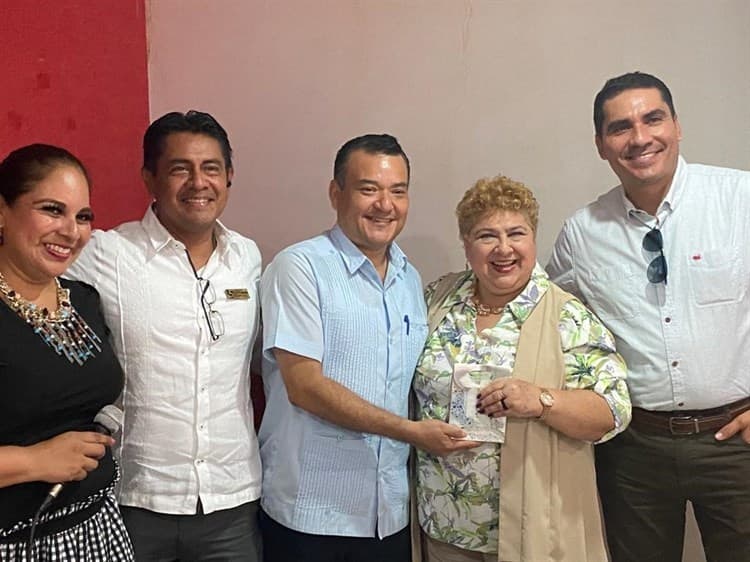 Maestros de Coatzacoalcos son reconocidos por su gran labor