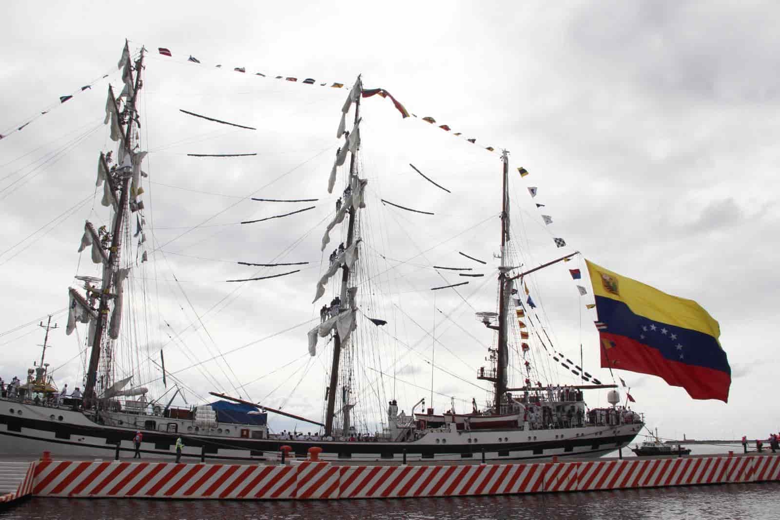 Buque escuela Simón Bolívar abre sus puertas en Veracruz