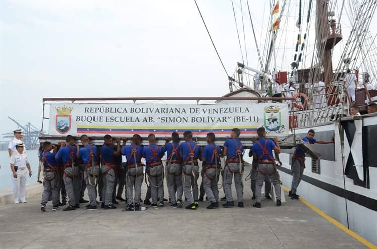 Ya está abierto el buque escuela Simón Bolívar en Veracruz