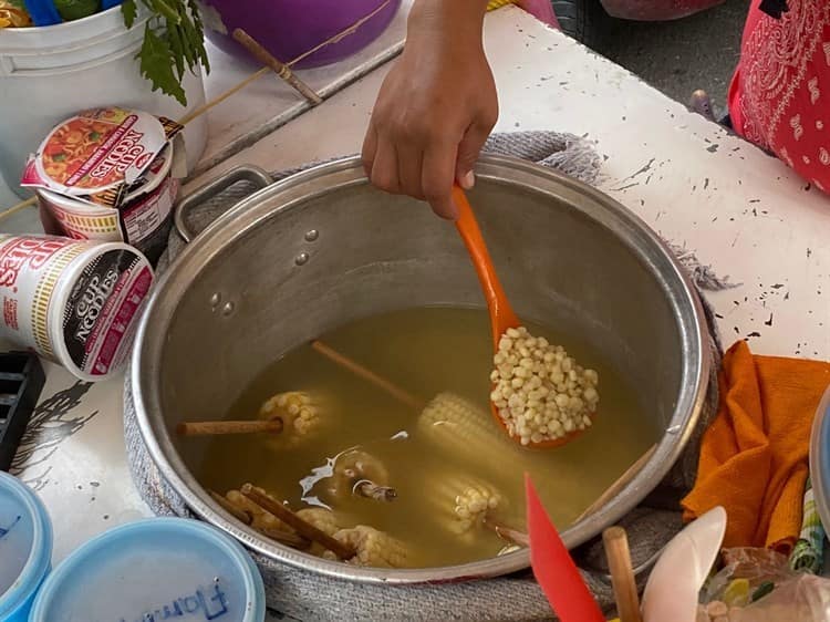 Esquites y elotes, un antojo tradicional que encanta a veracruzanos