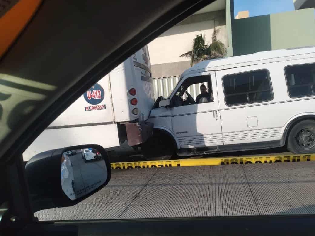 Fallece tras impactarse contra un camión en Boca del Río