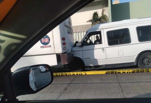 Muere tras chocar contra un camión en el bulevar Ruiz Cortines, en Boca del Río