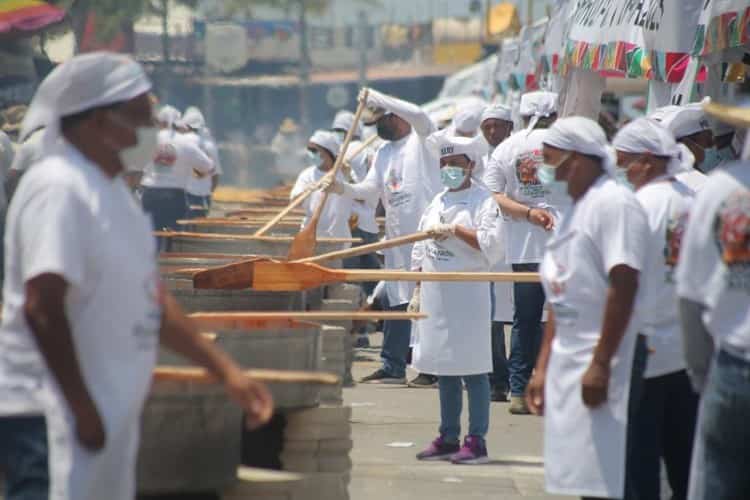 ¡Superan su récord! Se prepararon 11 toneladas de arroz a la tumbada en Alvarado