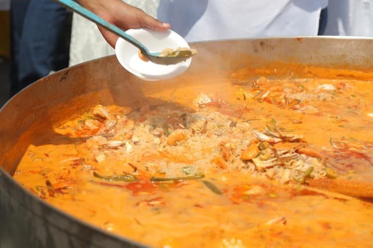 ¡Superan su récord! Se prepararon 11 toneladas de arroz a la tumbada en Alvarado