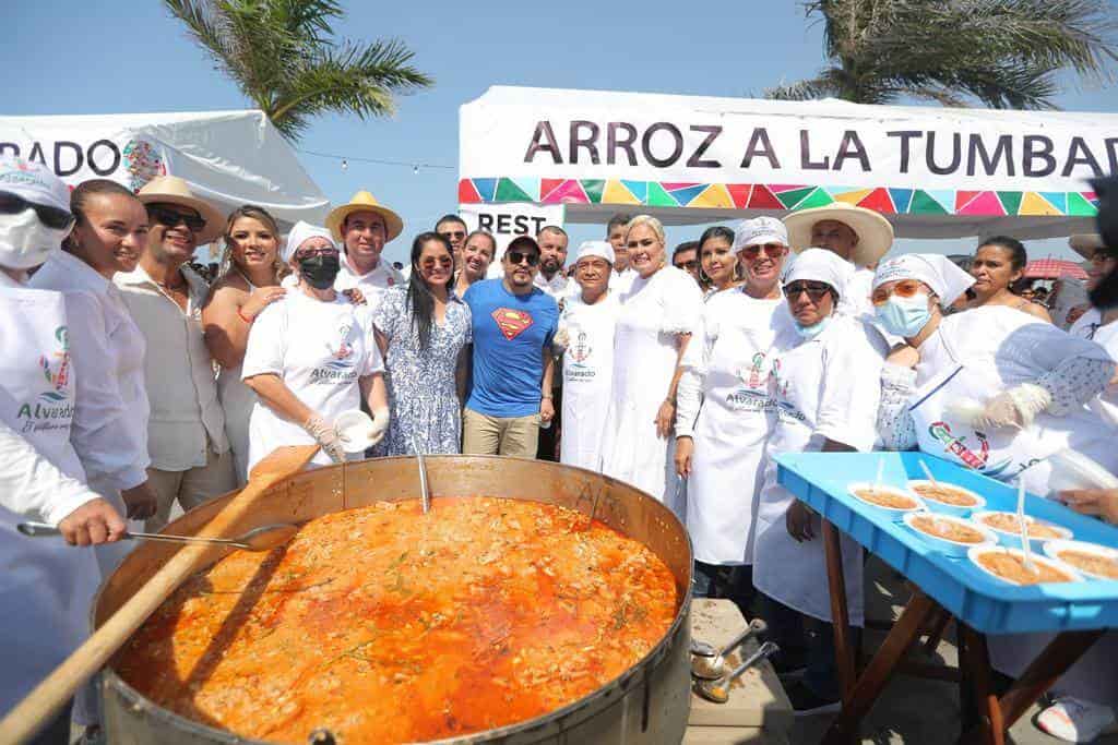 11 toneladas de arroz a la tumbada prepararon en fiestas de Alvarado