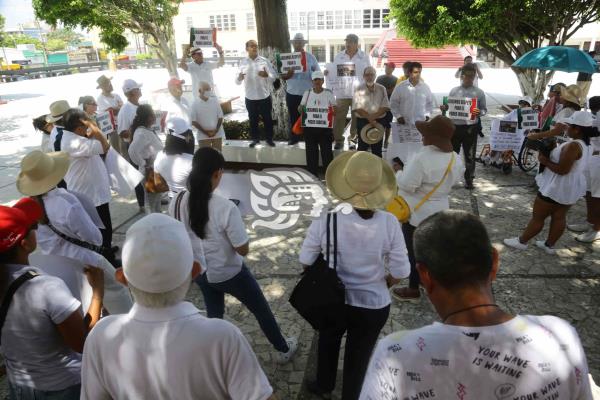 Marchan en defensa de la SCJN en Coatzacoalcos; llaman ´gobernador de cuarta´ a Cuitláhuac