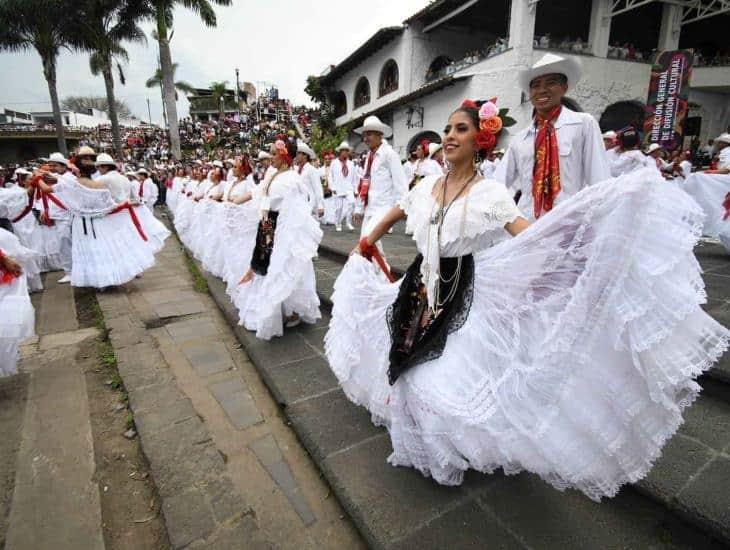 Más de 2 mil bailaron La Bamba en el paseo de Los Lagos en Xalapa (+Video)