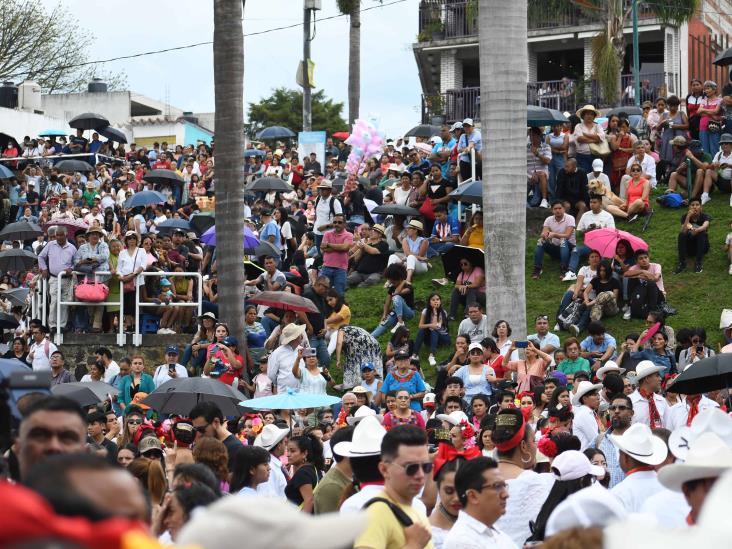 Más de 2 mil bailaron La Bamba en el paseo de Los Lagos en Xalapa (+Video)