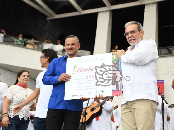 Más de 2 mil bailaron La Bamba en el paseo de Los Lagos en Xalapa (+Video)