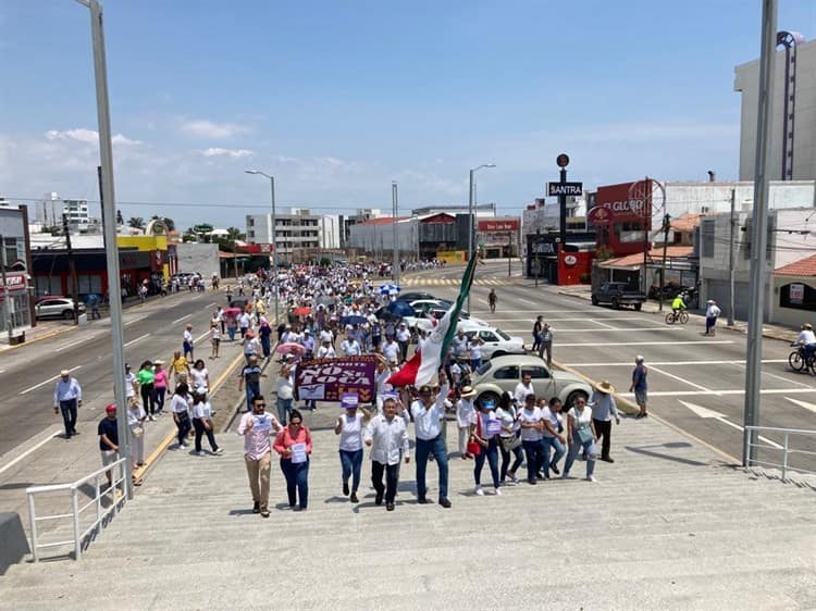 Marchan en Veracruz en defensa de la Suprema Corte de Justicia