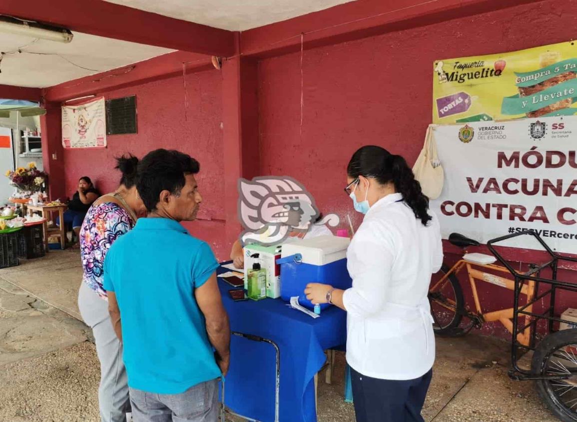 Se instala módulo de vacunación en el centro de Salud de Nanchital y mercados