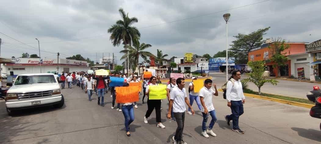 Exigen salida del director del Tecnológico de Tierra Blanca; siguen protestas