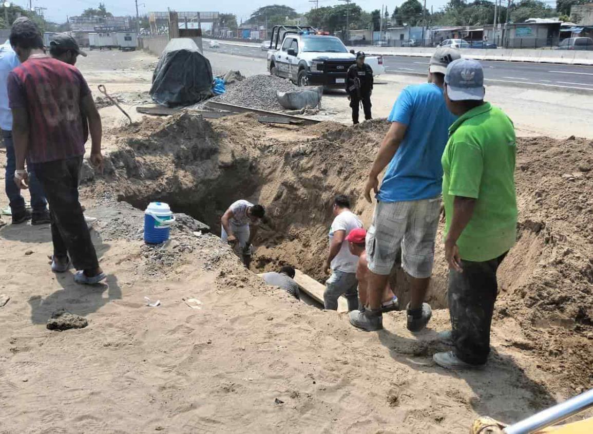 Trabajador estuvo a punto de quedar enterrado en Veracruz