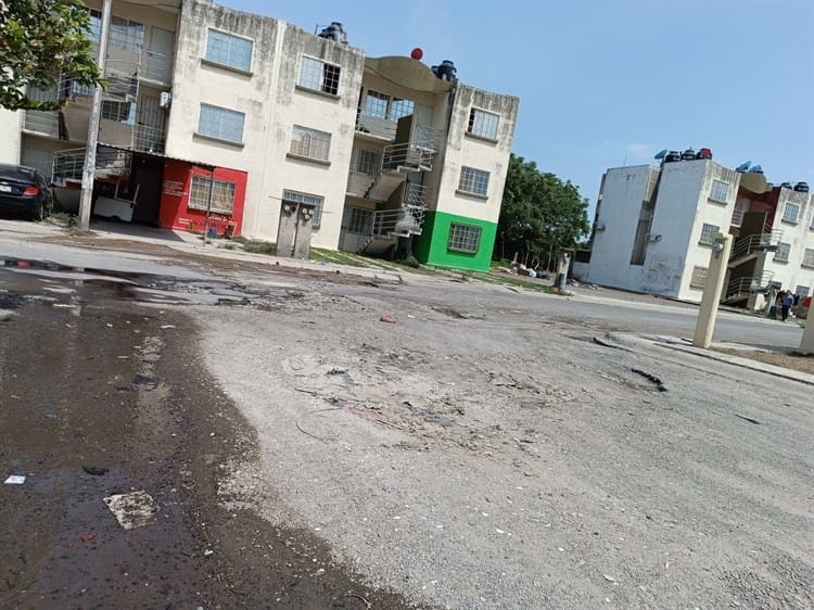 ¡Son cráteres! Calles de Lomas del Río Medio 4 son intransitables; se forman más baches