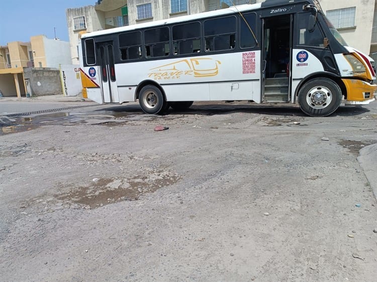 ¡Son cráteres! Calles de Lomas del Río Medio 4 son intransitables; se forman más baches