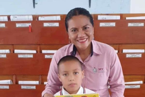 Pequeño Sebastián va a la fase estatal del concurso Libro Artesanal Veracruzano