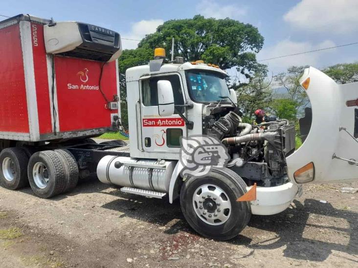 Conato de incendio de tráiler en la Fortín-Huatusco