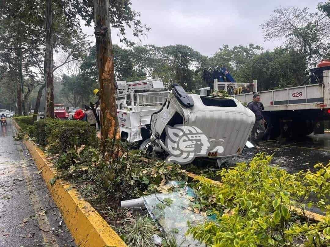 Confirman dos muertes de trágico accidente de trabajadores municipales de Xalapa