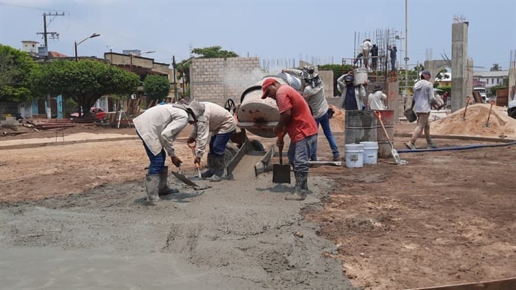 Modernizan parque Libertad en Agua Dulce (+Video)