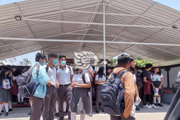 Alumnos del COBAEV 34 de Nanchital reportaron fallas en los aires acondicionados