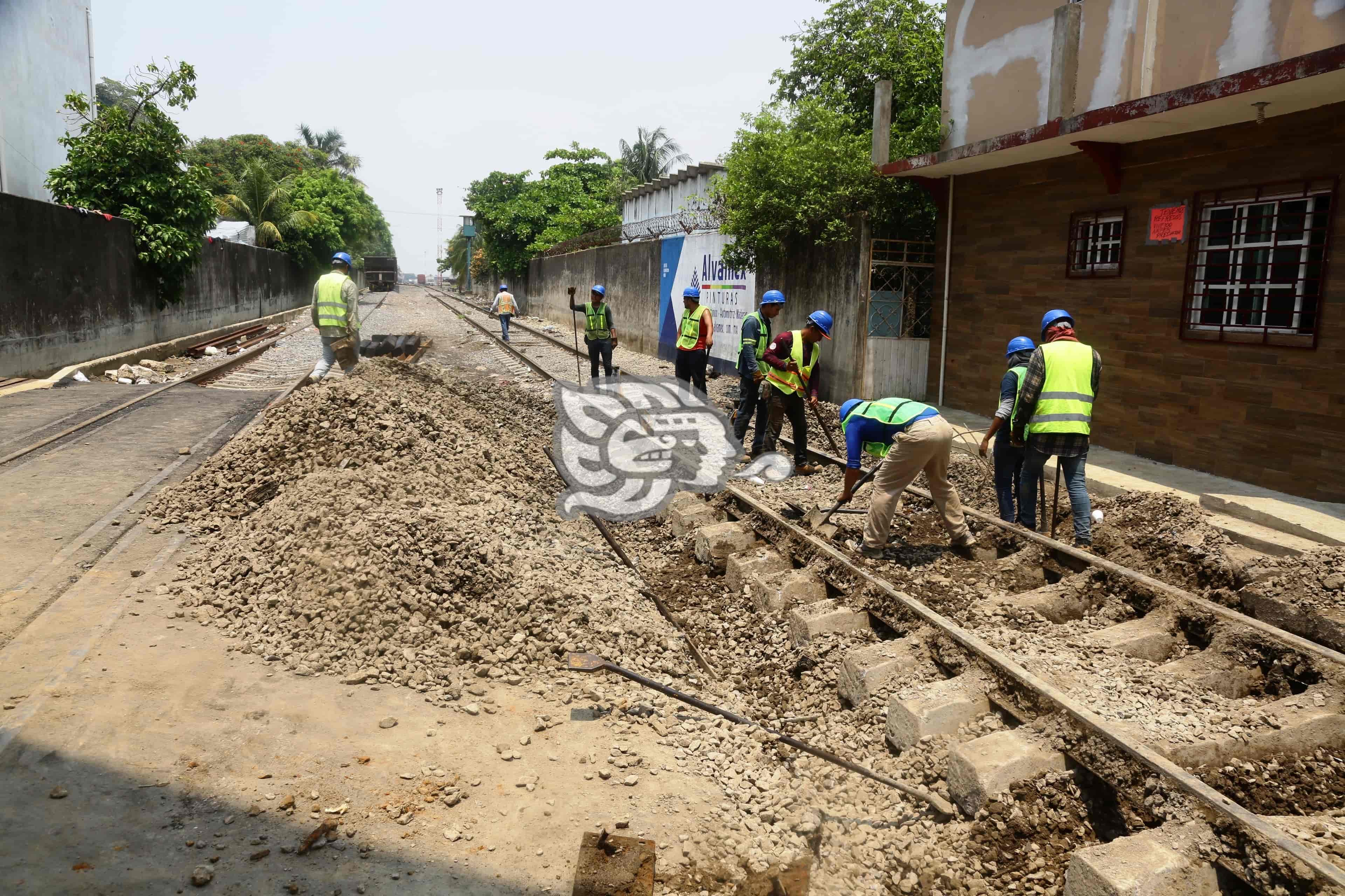 ¡Cuidado! Cierran circulación bajo el puente en Coatzacoalcos por cambio de vías