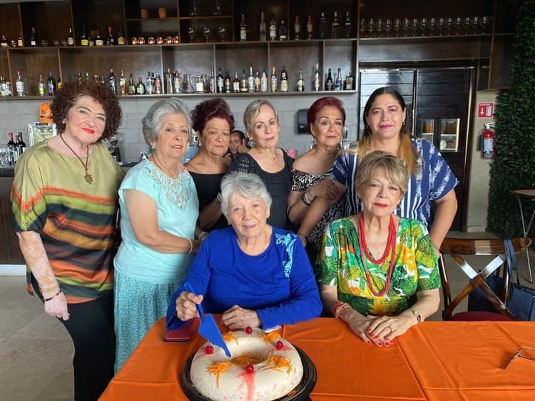 Feliz cumpleaños para la consentida, Lucila de Ruiz