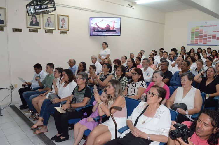 Realizan homenaje póstumo al Doctor Raúl Antonio Díaz Vega en la Facultad de Nutrición de la UV