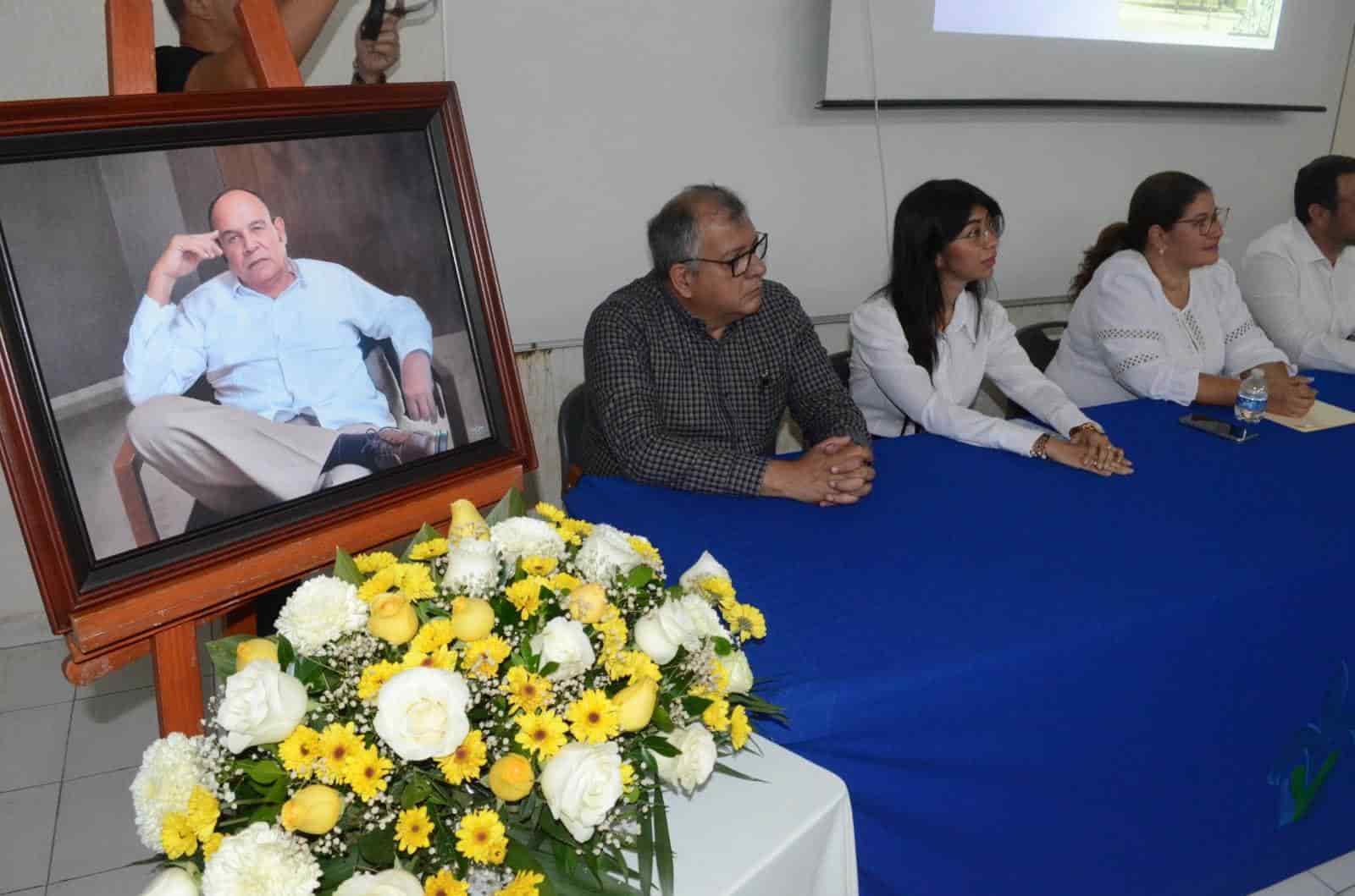 Realizan homenaje póstumo al Doctor Raúl Antonio Díaz Vega en la Facultad de Nutrición de la UV