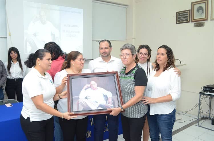 Realizan homenaje póstumo al Doctor Raúl Antonio Díaz Vega en la Facultad de Nutrición de la UV