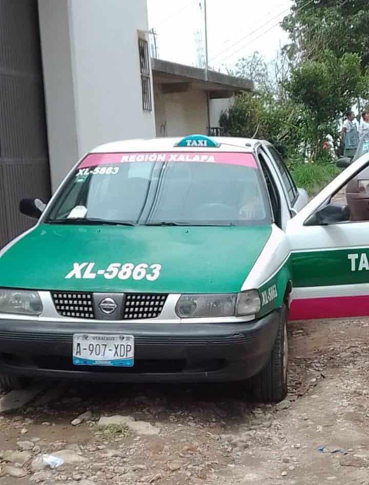 Taxista es atacado por asaltante con machete en Xalapa