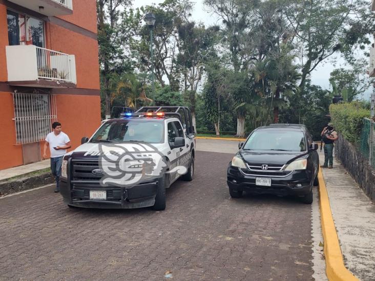 Movilización y pánico por detonación en colonia de Xalapa