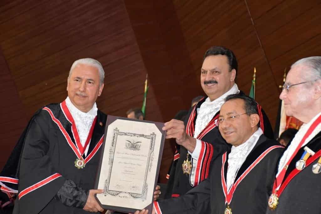 Incorporan a juristas y empresario a la Legión de Honor Nacional de México