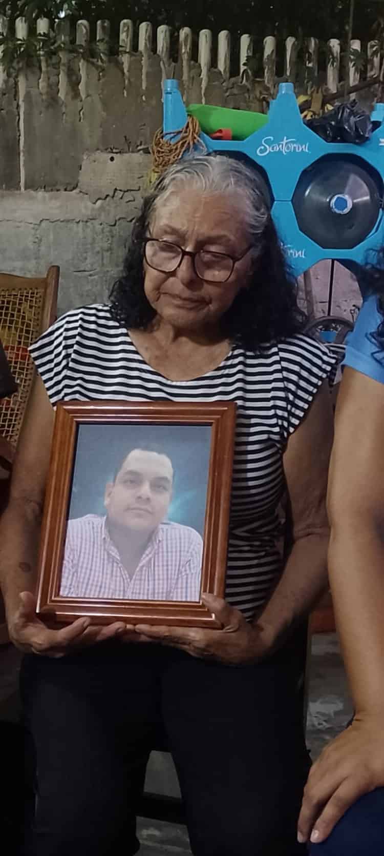 A 3 meses de explosión en Tuzandépetl, deudos siguen esperando la entrega del cuerpo de Obed