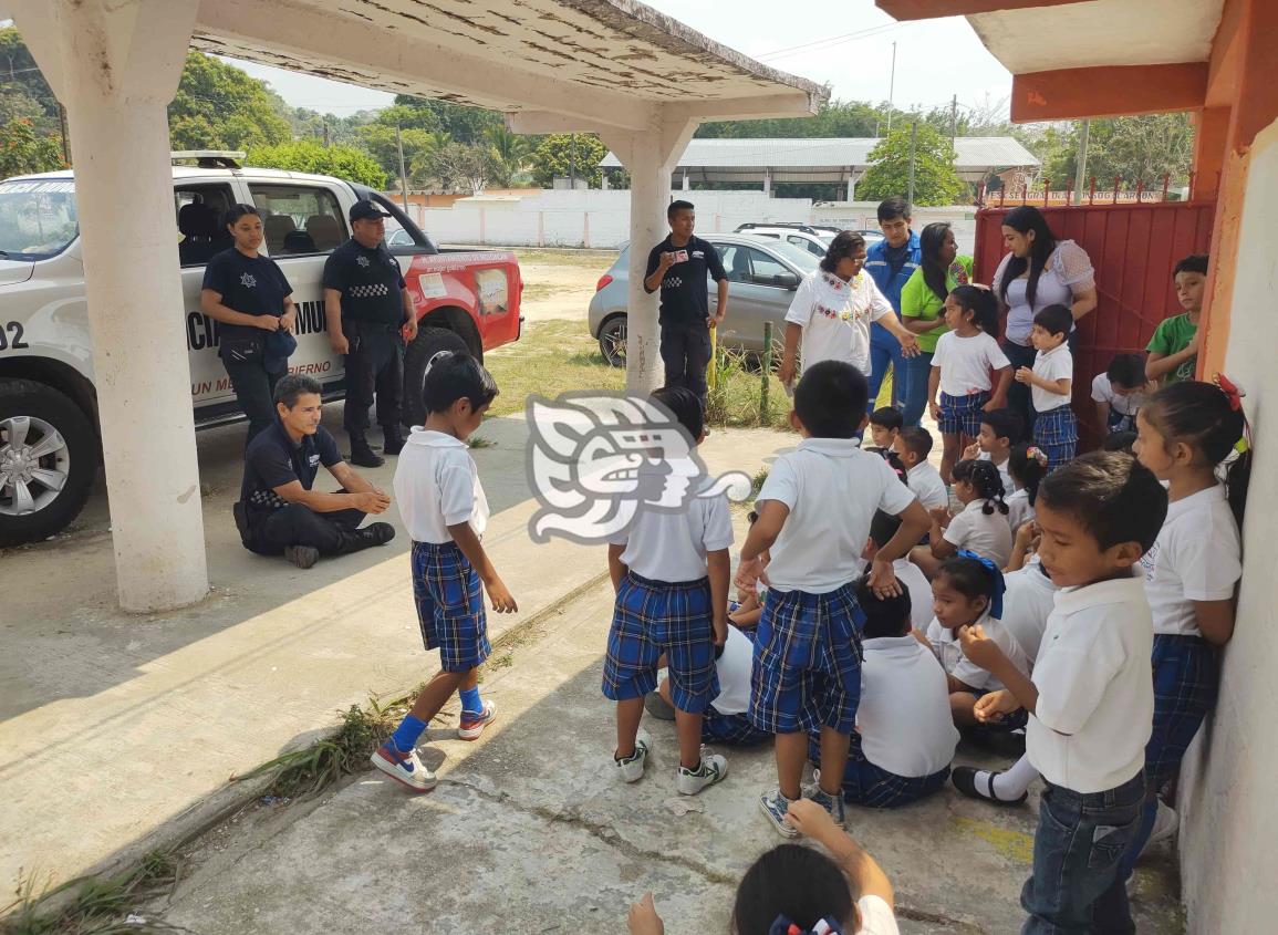 Pequeñines de preescolar conocieron profesiones y oficios en Moloacán