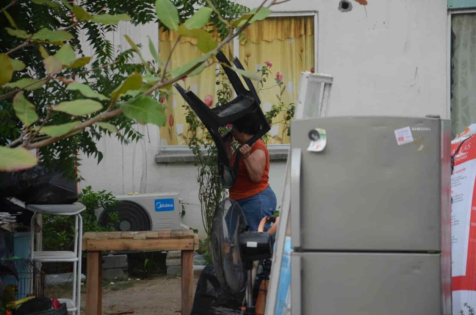 Mujer de 92 años, entre desalojados en Hacienda Sotavento, Veracruz