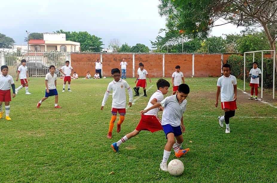 Juegazo de futbol entre escuelas primarias