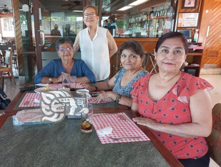 ¡Encantador reencuentro de amigas!