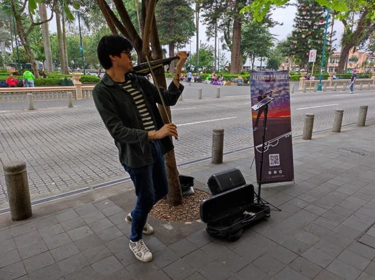 Alfonso Sánchez, el violinista sinaloense que regresó a Veracruz para romper paradigmas