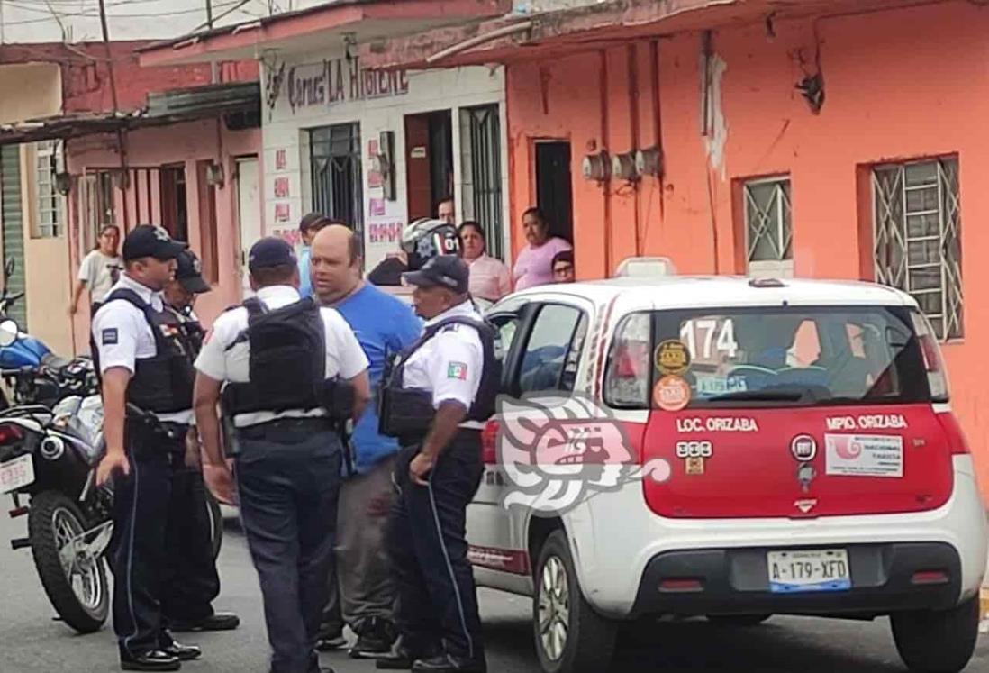 Capturan a taxista de Orizaba por golpear a persona con discapacidad visual