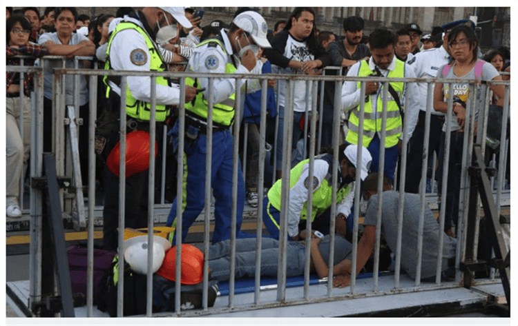 Los Fabulosos Cadillacs: entre desmayos y lluvia fans esperaron en Zócalo capitalino