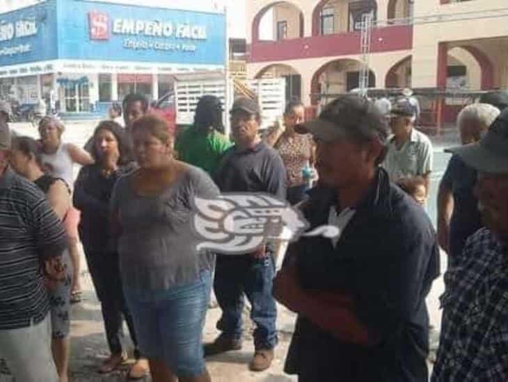 Ciudadanos reclaman terrenos en Las Choapas donde construyen cementerio; aseguran ser los dueños