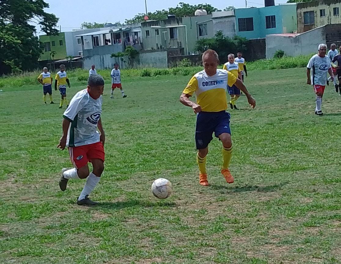 Halcones de la UV se impone en duelo de aves