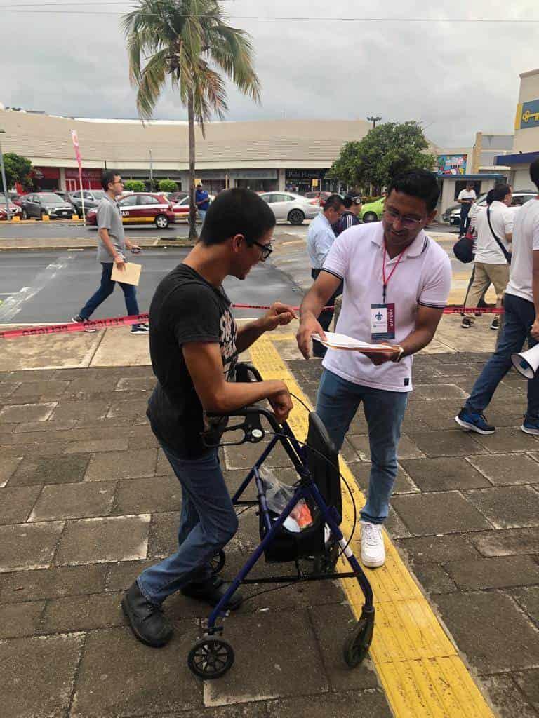 UV aplica examen de admisión a 21 jóvenes con discapacidad en Boca del Río y Veracruz